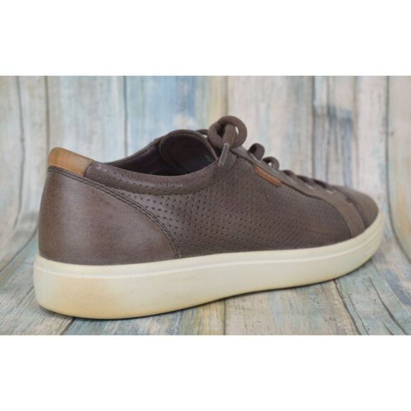 Athletic_Shoes